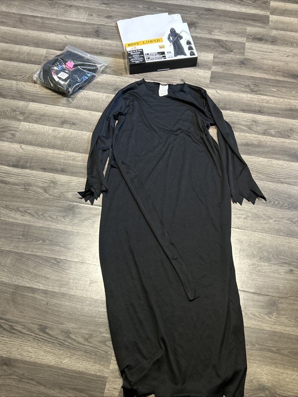 Phantom Boys 10/12 Red Eye Mask And Robe Halloween Costume